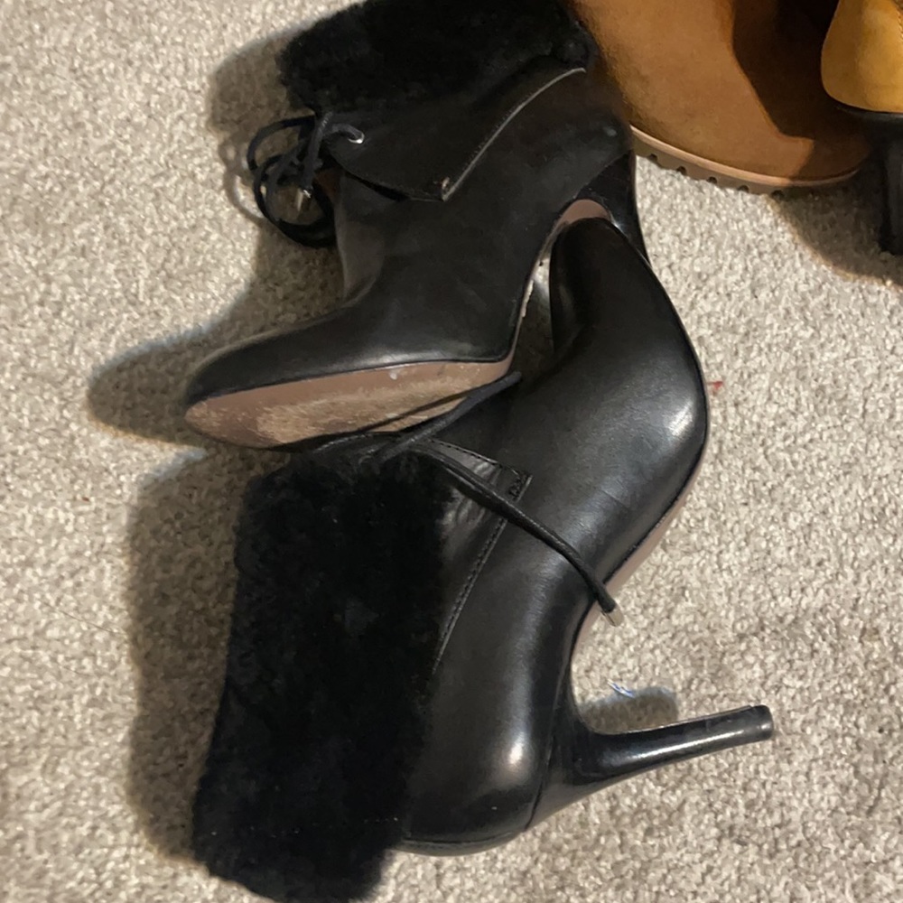 Coach Leather fur booties size 8 1/2 fits more like an 8 good condition.